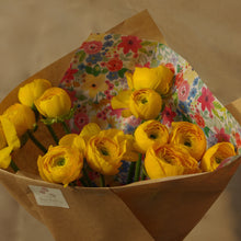 Charger l&#39;image dans la galerie, Bouquet de 10 renoncules jaunes Omega
